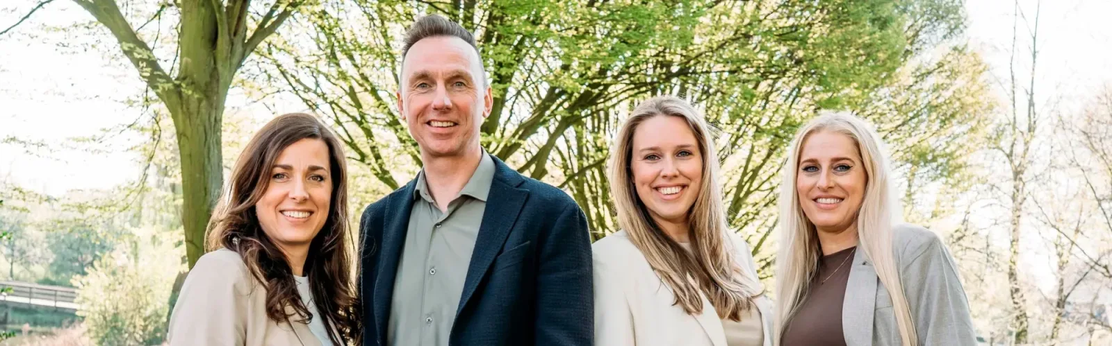 Team photo of 10+ Makelaars