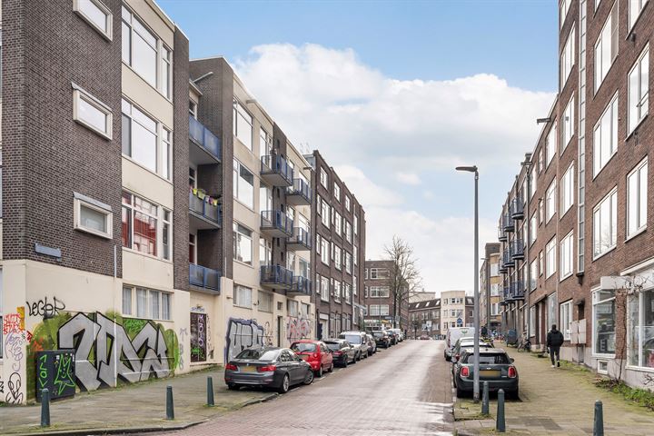 1e IJzerstraat 10C in Rotterdam foto