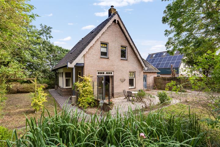 A.C. Bakkerstraat 11 in Oudebildtzijl foto