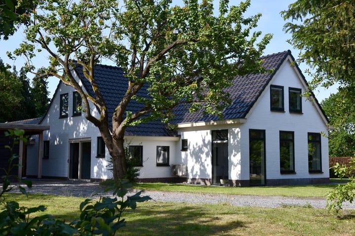 Aan de Vaart 10 in Roden foto