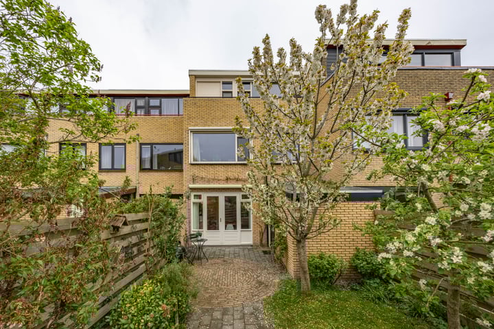 Aart van der Leeuwlaan 23 in Groningen foto