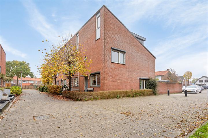 Abeelstraat 2 in Tiel foto