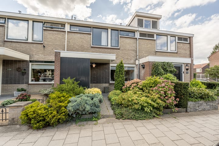 Acaciastraat 36 in Oud-Beijerland foto