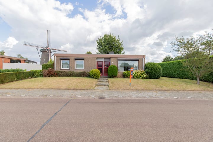 Achter de Molen 3 in Maasbracht foto