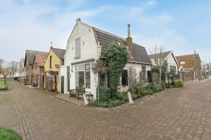 Achtereiland 12 in Medemblik foto