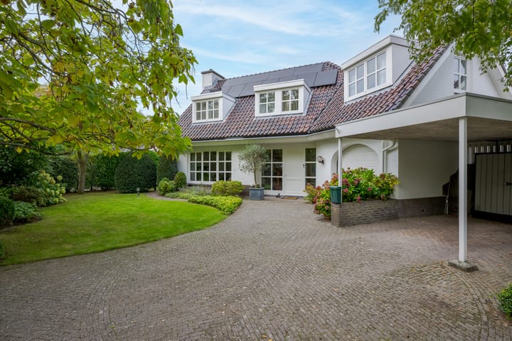 Achterpoelen 1 in Warmond foto