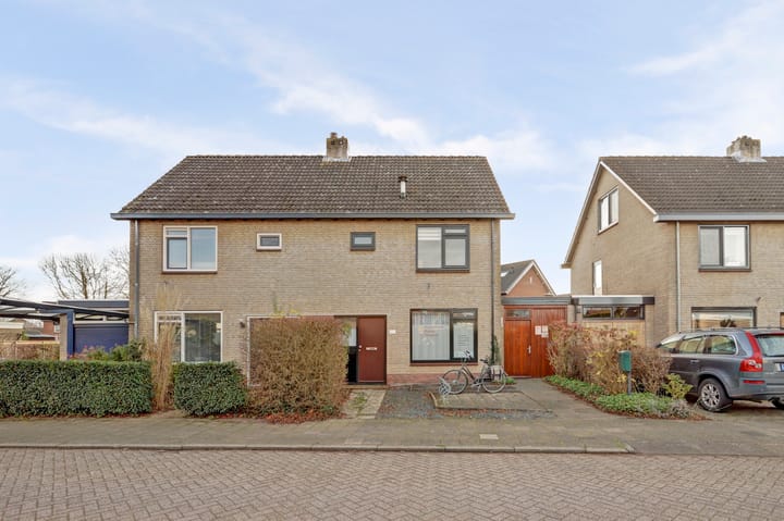 Achterweg 15 in Heukelum foto