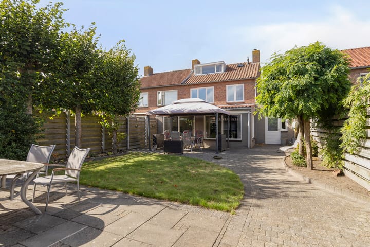 Adamastraat 8 in Etten-Leur foto