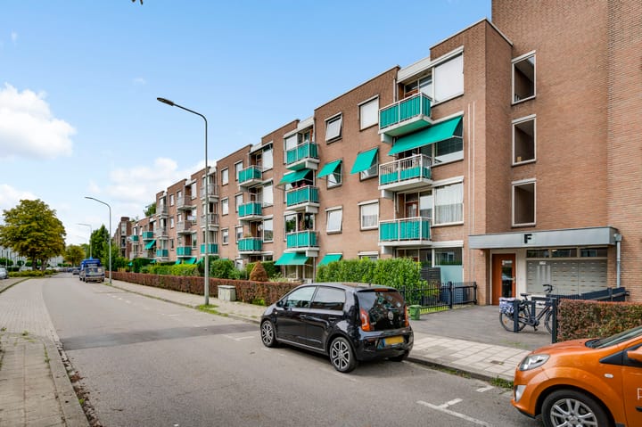 Adelbert van Scharnlaan F 55 in Maastricht foto