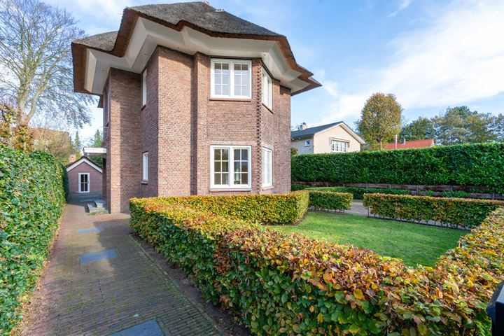 Admiraal Helfrichlaan 1 in Wassenaar foto