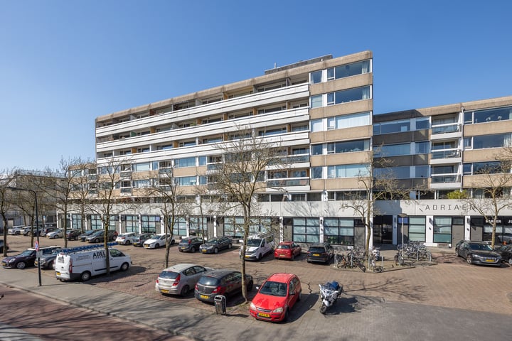 Adriaan van Bergenstraat 344 in Breda foto