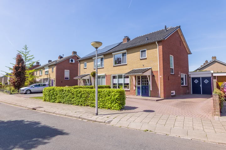 Albert Cuyplaan 93 in Haaksbergen foto