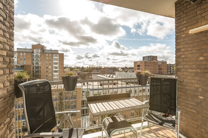 Albert van Raalteplein 140 in Schiedam foto