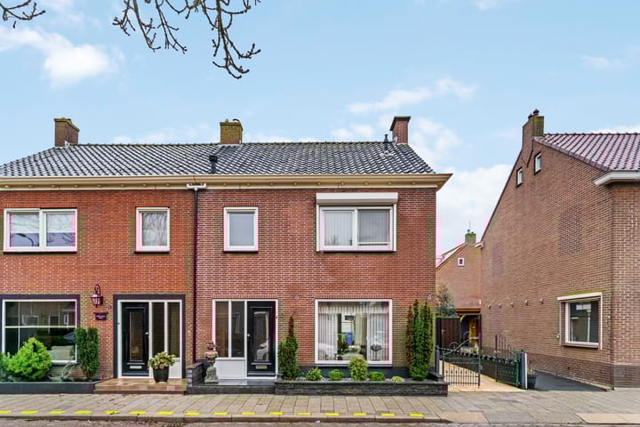 Almerelaan 10 in Urk foto