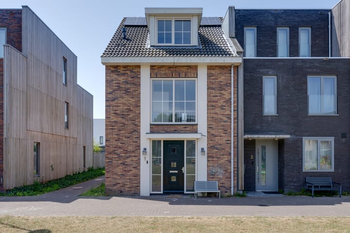 Amaterasuhof 1 in Almere foto