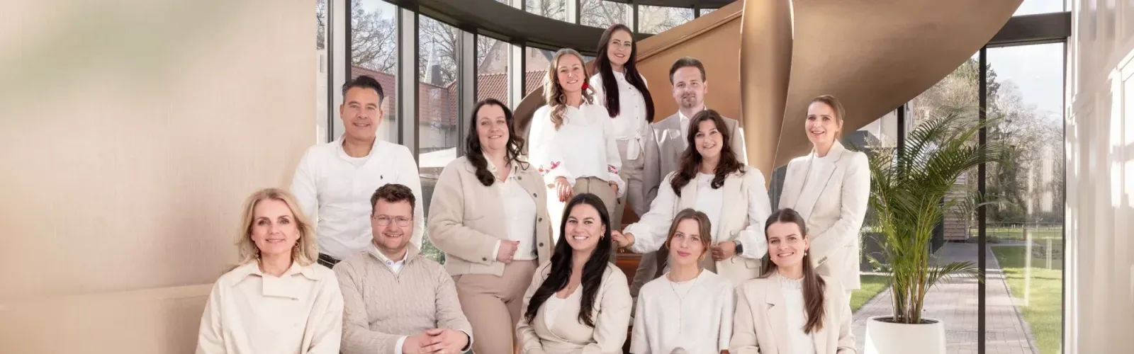 Team foto van AMB Makelaars Vught I Qualis