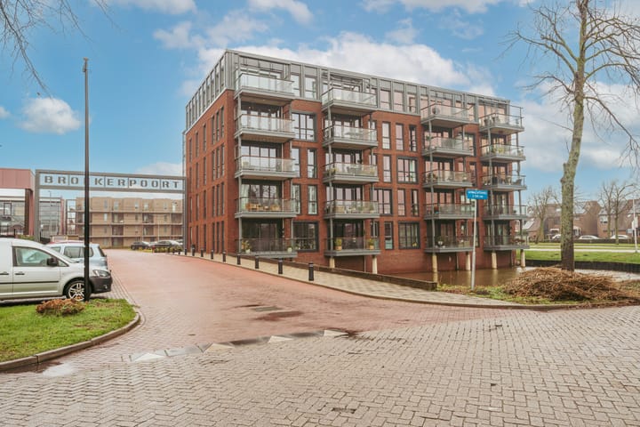 Ambachtsweg 110 in Velserbroek foto