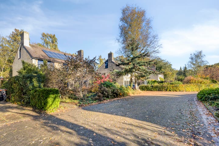 Amelterhout 61 in Assen foto