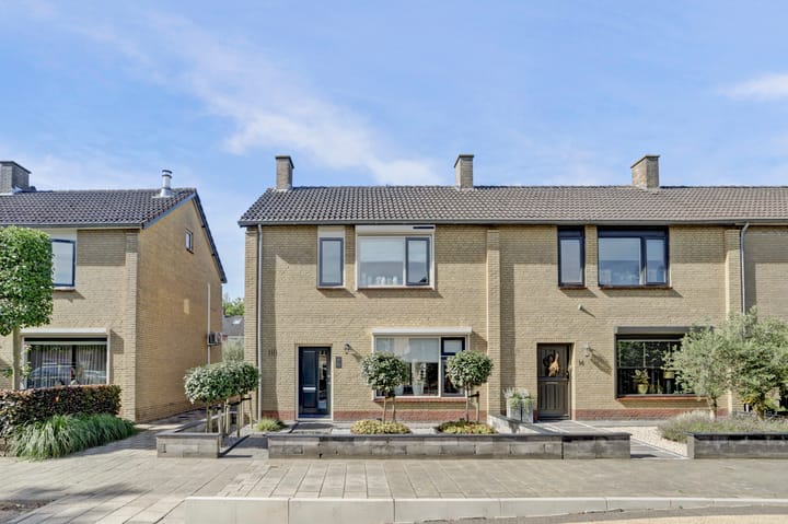 Anjerstraat 13 in Sint-Maartensdijk foto