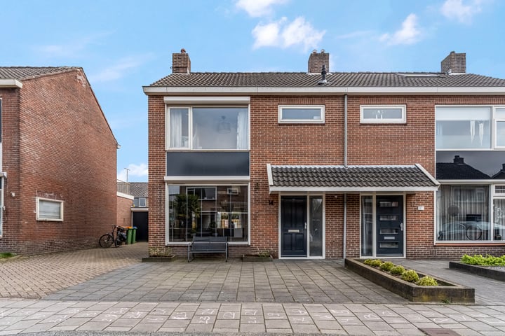 Anjerstraat 14 in Veenendaal foto