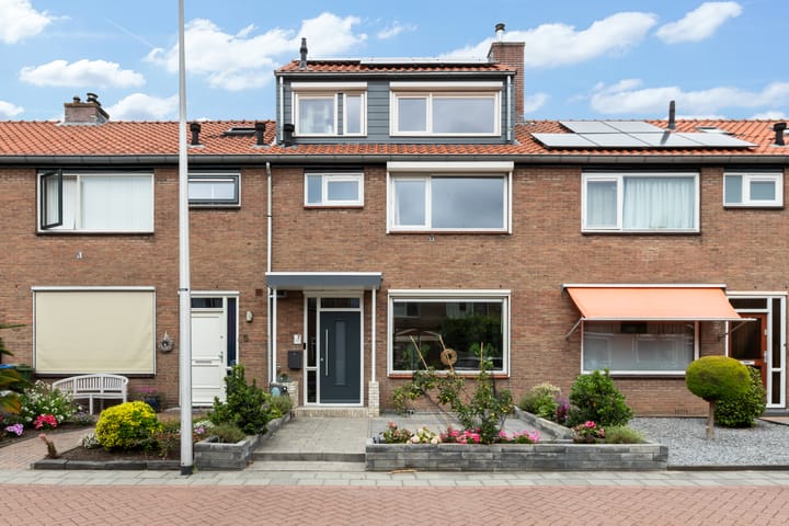 Anne Frankstraat 7 in Reeuwijk foto
