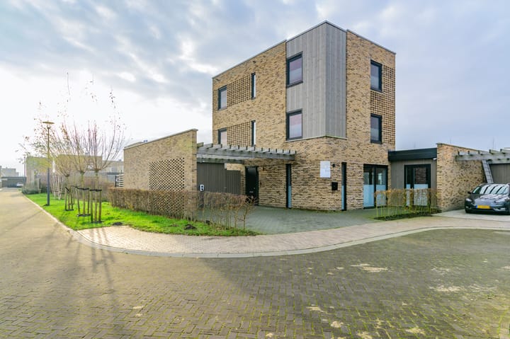 Anne Vondelinglaan 15 in Heerenveen foto