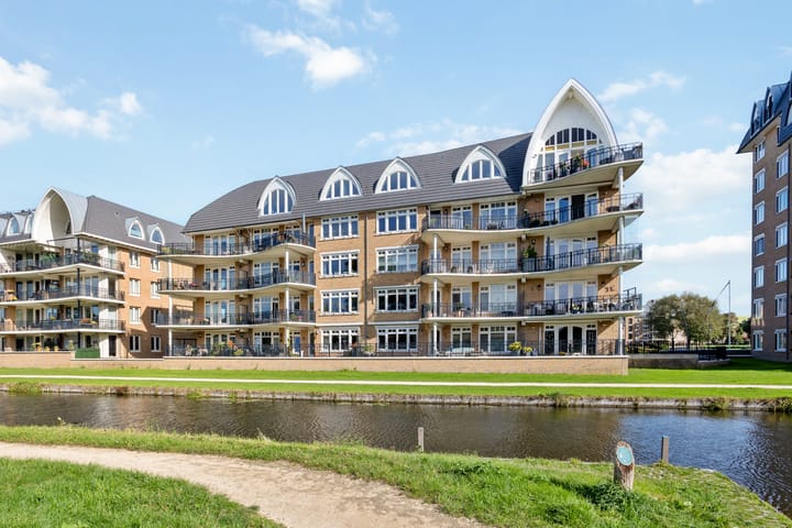 Annie M.G. Schmidtlaan 360 in Voorschoten foto