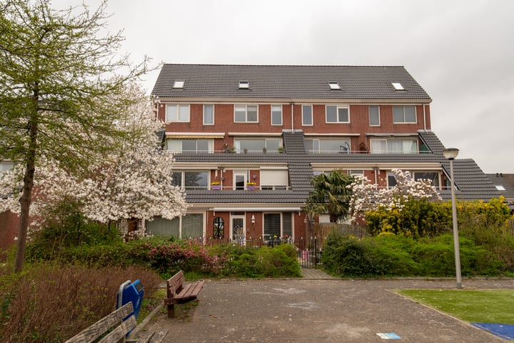 Anton Wachterburg 90 in Capelle aan den IJssel foto