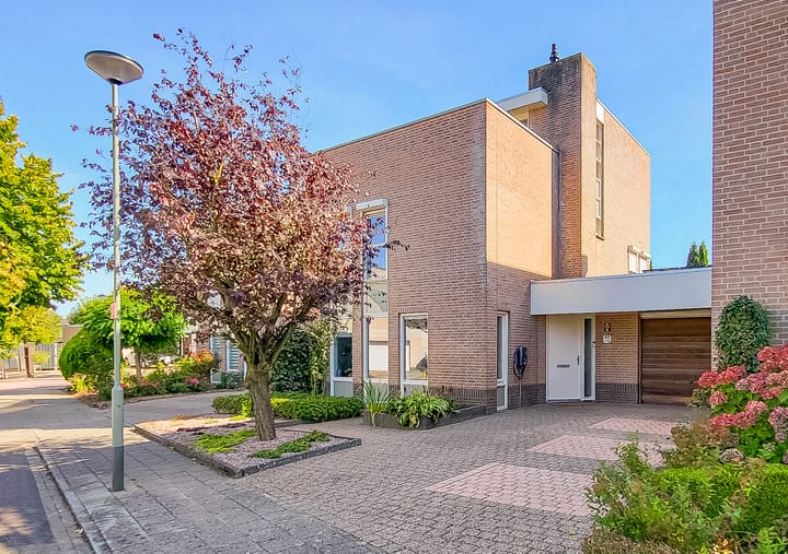 Aronskelk 67 in Elsloo foto