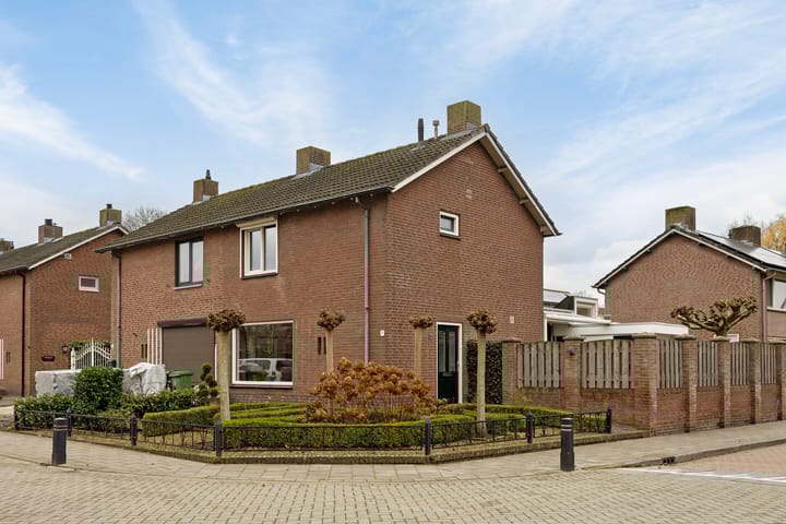 Asterstraat 18 in Veghel foto