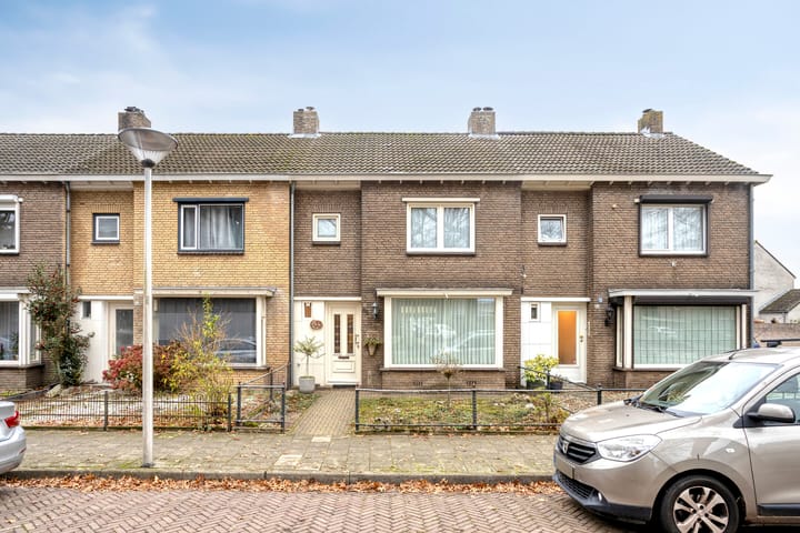 Azalealaan 65 in Helmond foto