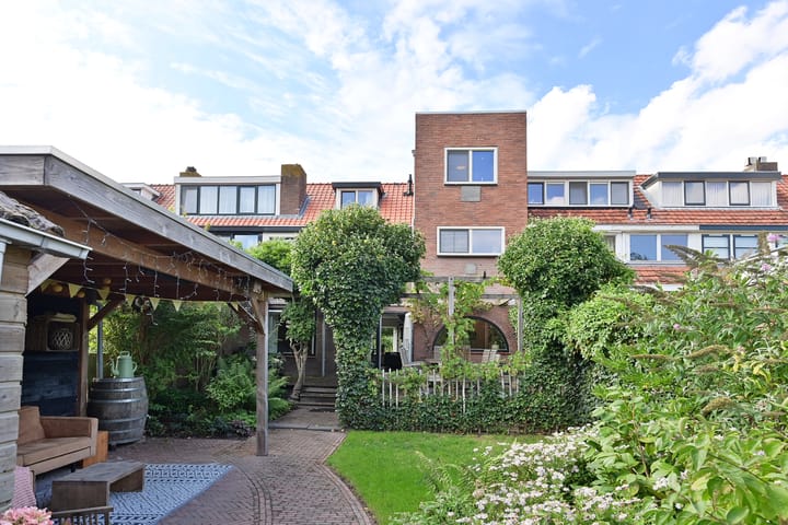 B. van Rooijenstraat 60 in Naarden foto