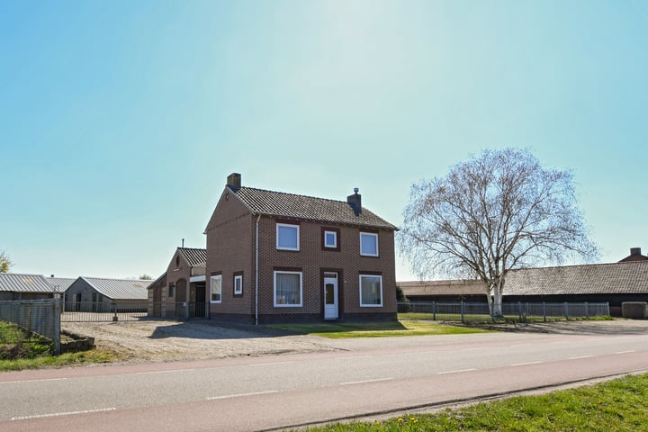 Baarloseweg 32 in Helden foto