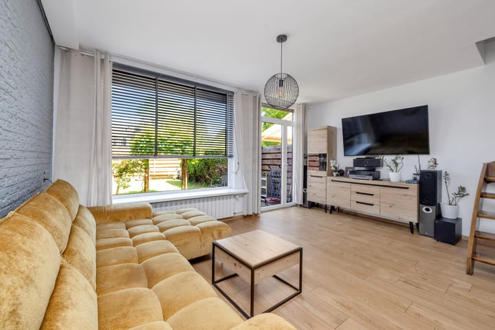 Baarsveen 425 in Spijkenisse foto