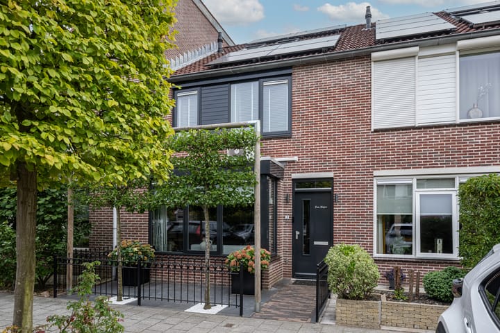 Bachplantsoen 3 in Dirksland foto