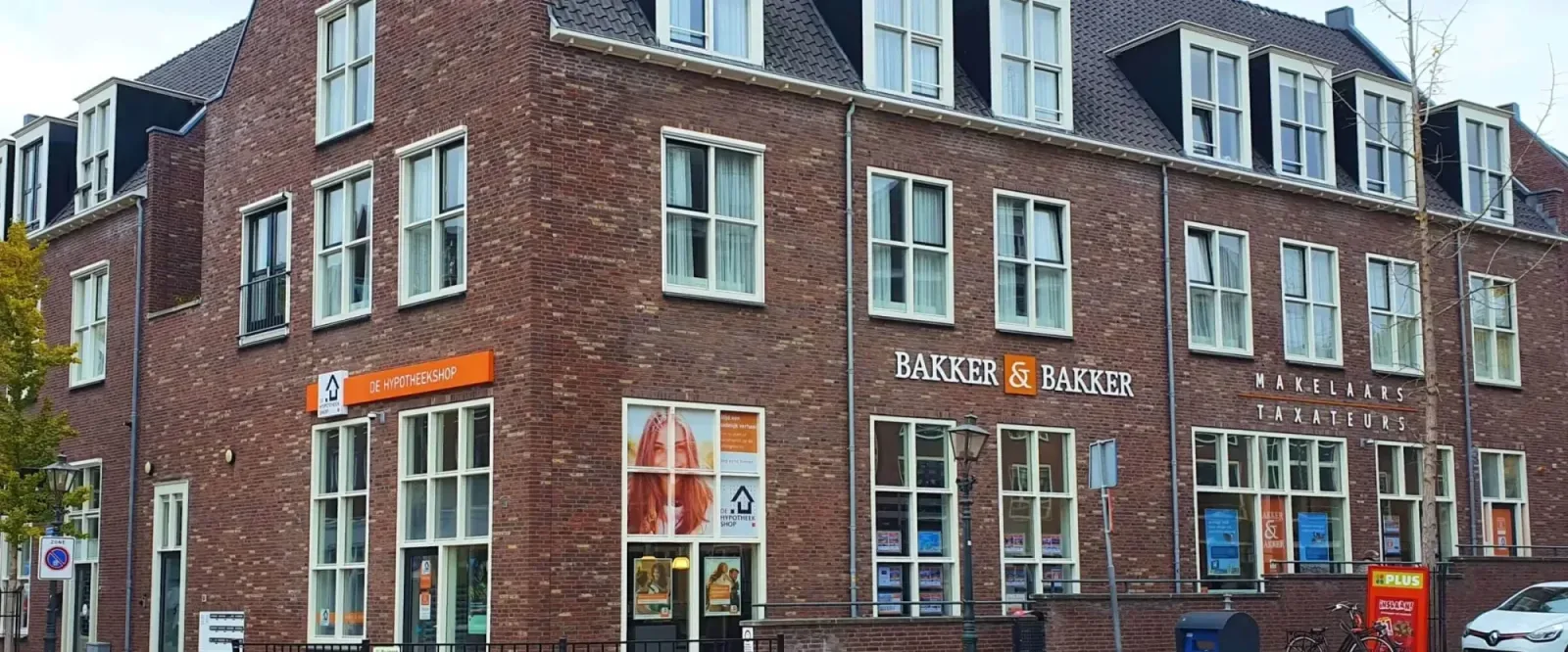 Team foto van Bakker & Bakker NVM Makelaars & Taxateurs B.V.