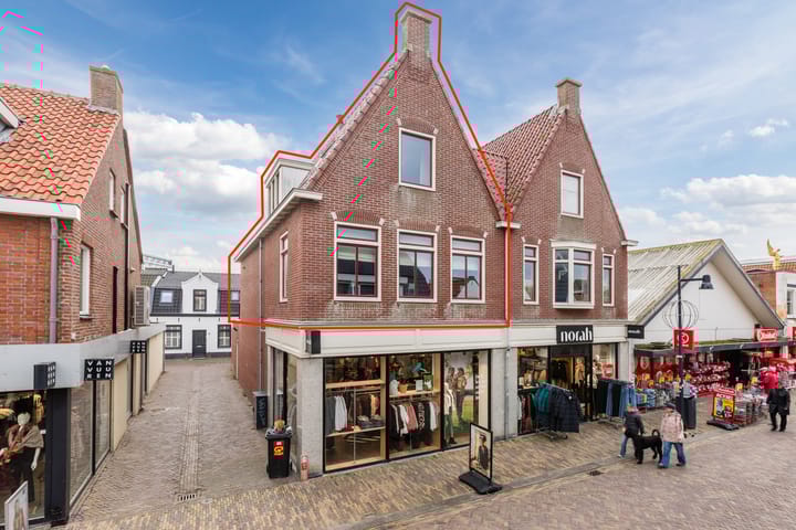Bakkerstraat 12 in Egmond aan Zee foto