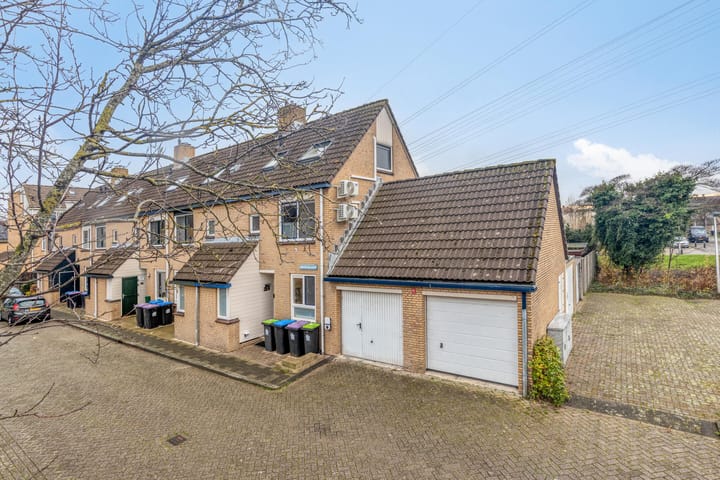 Bardolinogaard 11 in Spijkenisse foto