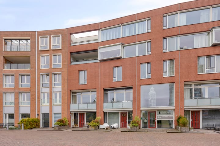 Baron Sloetkade 269 in Apeldoorn foto