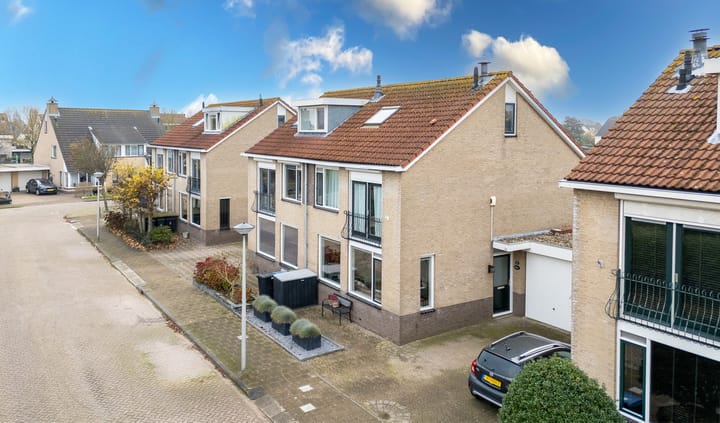 Baron van Leydenstraat 35 in Hellevoetsluis foto