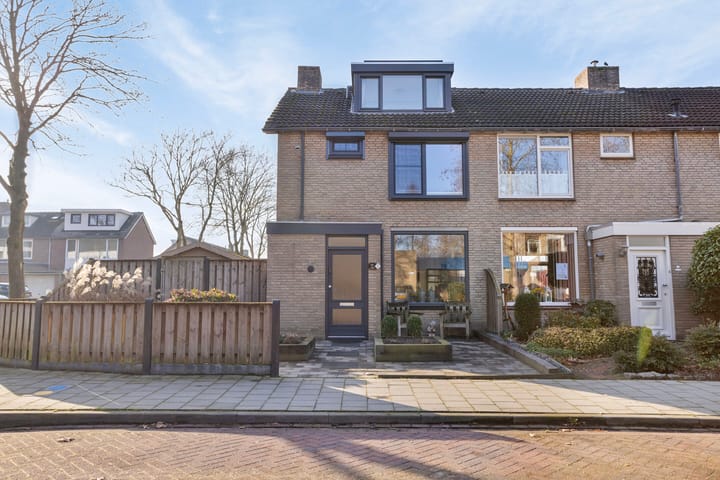 Baroniestraat 1 in Huijbergen