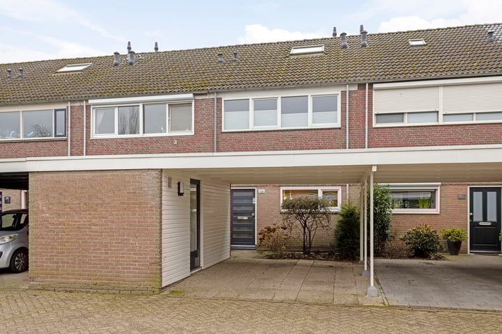 Basstraat 126 in Helmond foto