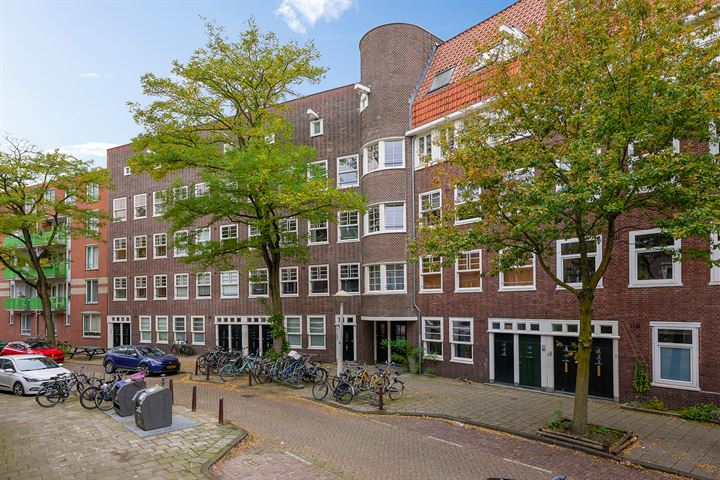 Bataviastraat 65D in Amsterdam foto