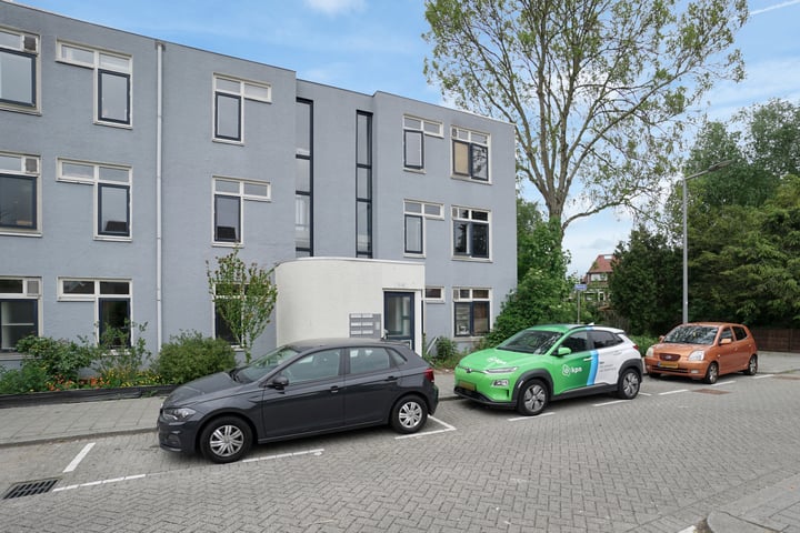 Bazeldijk 11 in Rotterdam foto