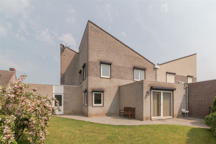 Beatrixlaan 14 in Maasbracht foto