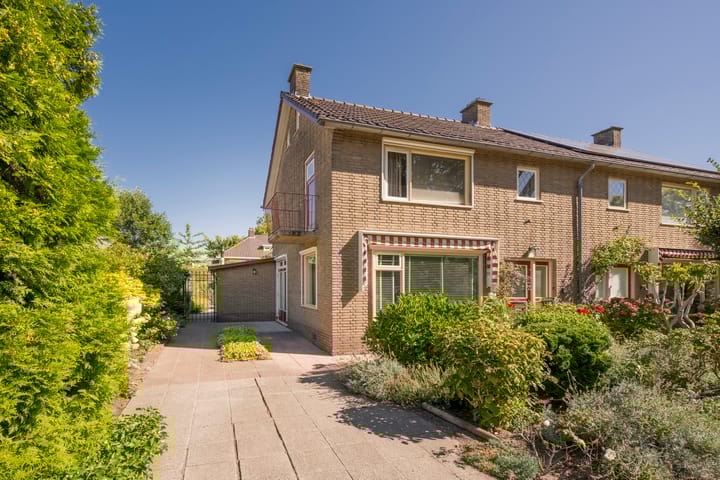 Beatrixstraat 12 in Nijkerk foto