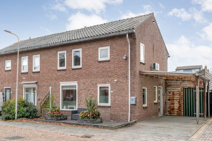 Beatrixstraat 28 in Dedemsvaart foto