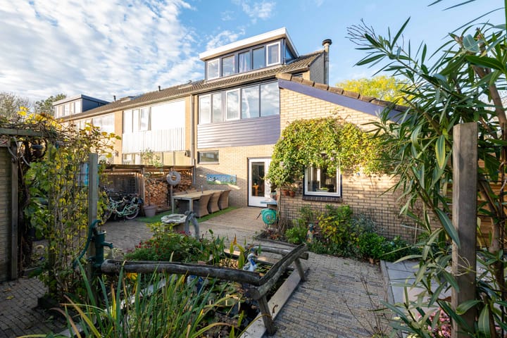 Beeloostraat 12 in Hellevoetsluis foto