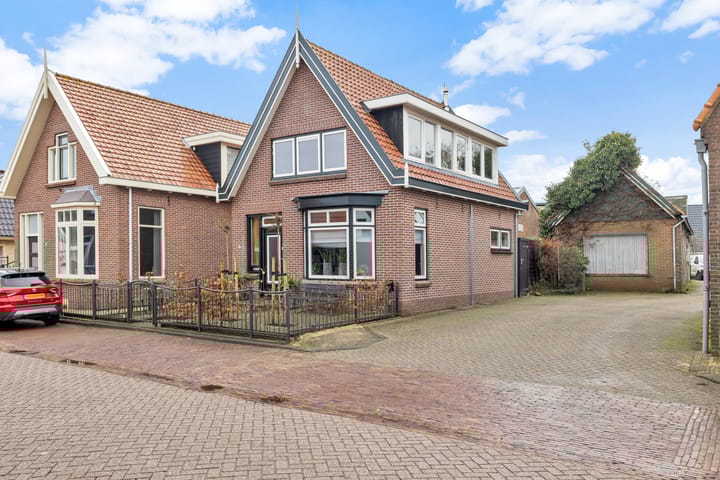 Beltstraat 27 in Hippolytushoef