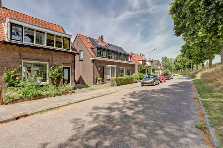 Benedenrijweg 239 in Ridderkerk foto